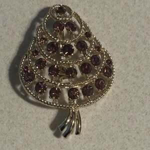 Vintage Elegant Gold tone and Purple rhinestone Brooch unmarked (477)